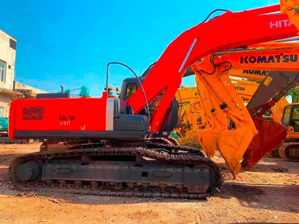 Hitachi Zaxis 240 - Bandgrävare: bild 1 Hitachi Zaxis 240 - Bandgrävare: bild 1