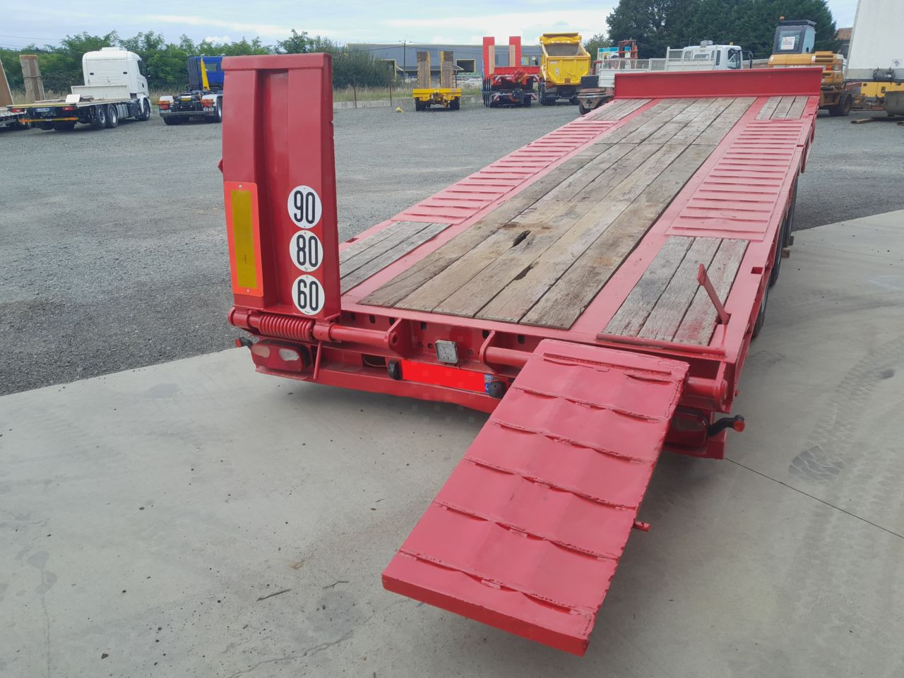 Louault 3 essieux centraux 31t500 basculent plant carrier / low loader Trailer - Låg lastare trailer: bild 2 Louault 3 essieux centraux 31t500 basculent plant carrier / low loader Trailer - Låg lastare trailer: bild 2