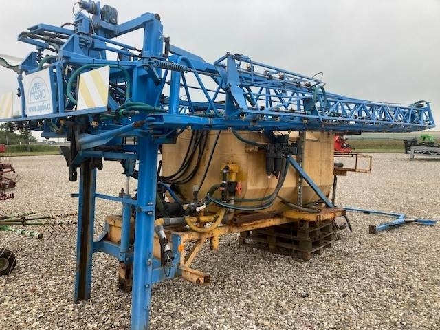 Lindus 3000 L - 30 M BOM - Traktorburen spruta: bild 1 Lindus 3000 L - 30 M BOM - Traktorburen spruta: bild 1