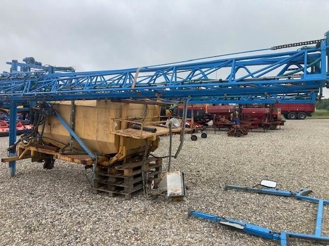 Lindus 3000 L - 30 M BOM - Traktorburen spruta: bild 2 Lindus 3000 L - 30 M BOM - Traktorburen spruta: bild 2