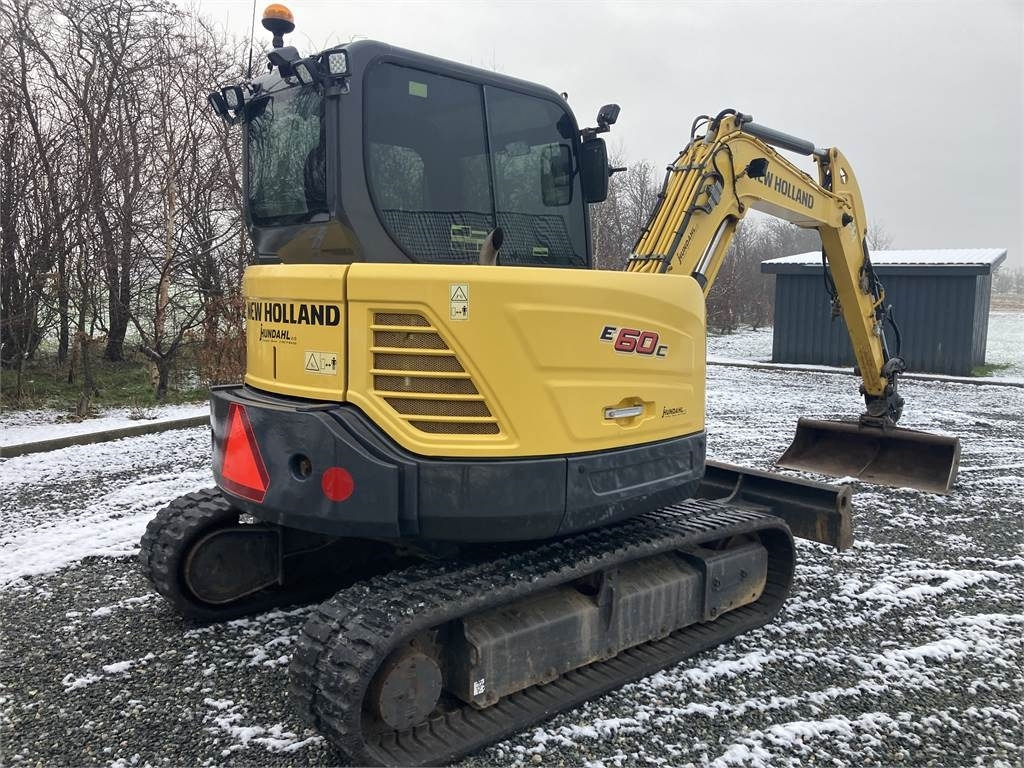 New Holland E60C CAB minigraver - Minigrävmaskin: bild 5 New Holland E60C CAB minigraver - Minigrävmaskin: bild 5