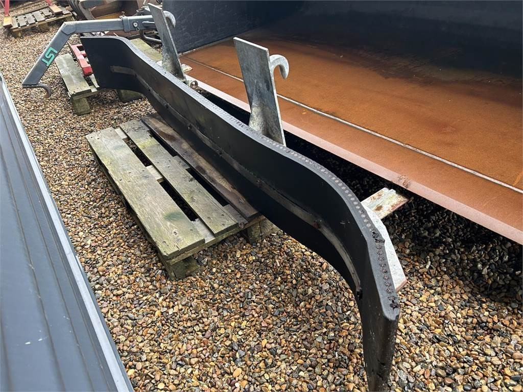 Düvelsdorf GUMMISKRABER 3 METER - Tillbehör för Lantbruksmaskiner: bild 1 Düvelsdorf GUMMISKRABER 3 METER - Tillbehör för Lantbruksmaskiner: bild 1