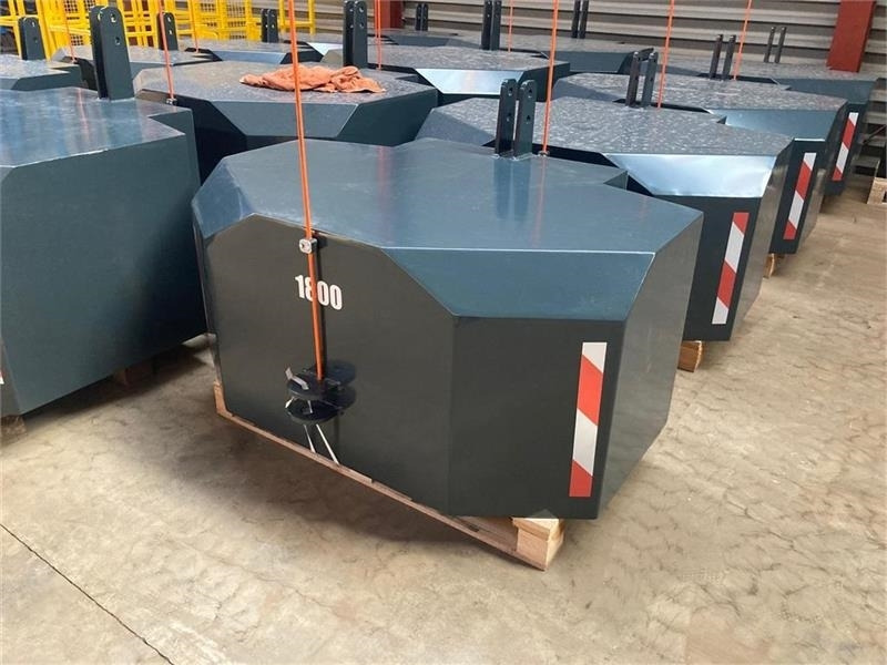 - - - 1800 KG - Motvikt: bild 1 - - - 1800 KG - Motvikt: bild 1