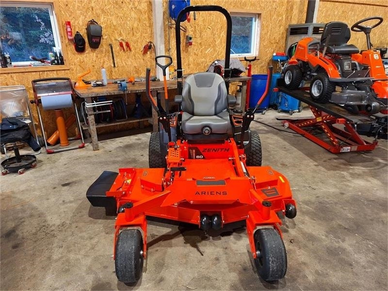 Ariens Zenith 60" SD - Kommunaltraktor: bild 2 Ariens Zenith 60" SD - Kommunaltraktor: bild 2