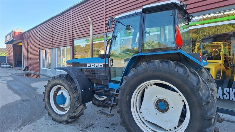 Ford 8240 - Traktor: bild 2 Ford 8240 - Traktor: bild 2
