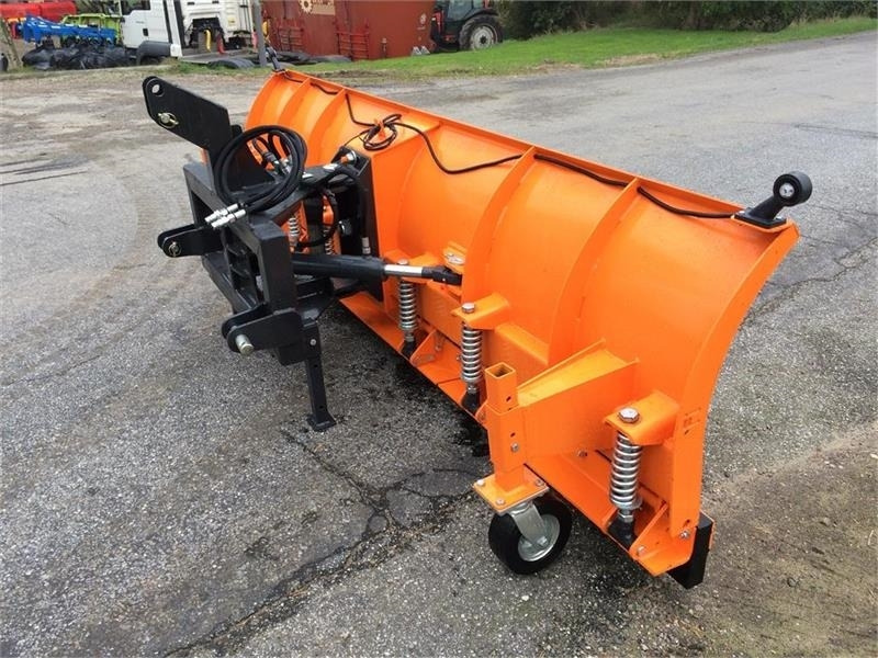 J-Maskiner IT-3000 skråplov med fjederbelastet skær - Snöplog för Lantbruksmaskiner: bild 1 J-Maskiner IT-3000 skråplov med fjederbelastet skær - Snöplog för Lantbruksmaskiner: bild 1