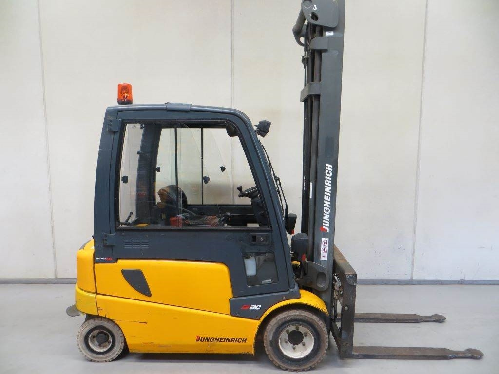 Jungheinrich EFG-VAC 30 - Eltruck: bild 1 Jungheinrich EFG-VAC 30 - Eltruck: bild 1