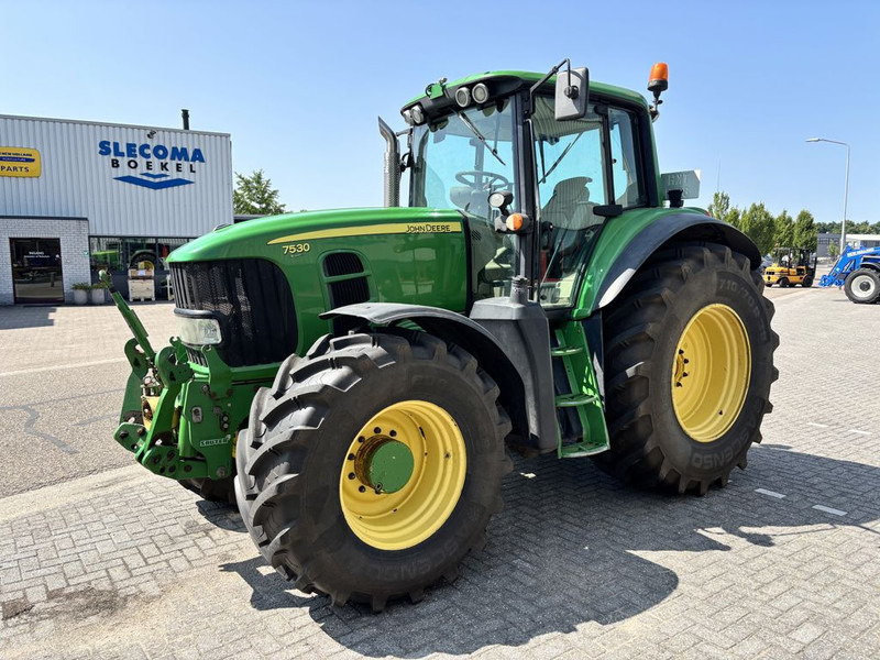 John Deere 7530 Premium AutoPowr - Traktor: bild 1 John Deere 7530 Premium AutoPowr - Traktor: bild 1