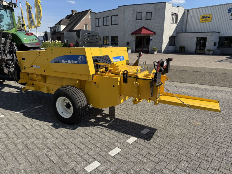 New Holland BC5060 Mini Balenpers - Fyrkantspress: bild 2 New Holland BC5060 Mini Balenpers - Fyrkantspress: bild 2