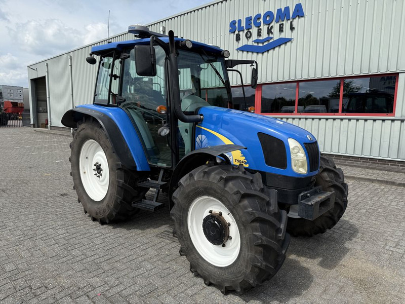New Holland T5040 CAB + GPS - Traktor: bild 4 New Holland T5040 CAB + GPS - Traktor: bild 4
