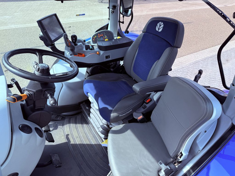 New Holland T7.245 AC STAGE V - Traktor: bild 3 New Holland T7.245 AC STAGE V - Traktor: bild 3