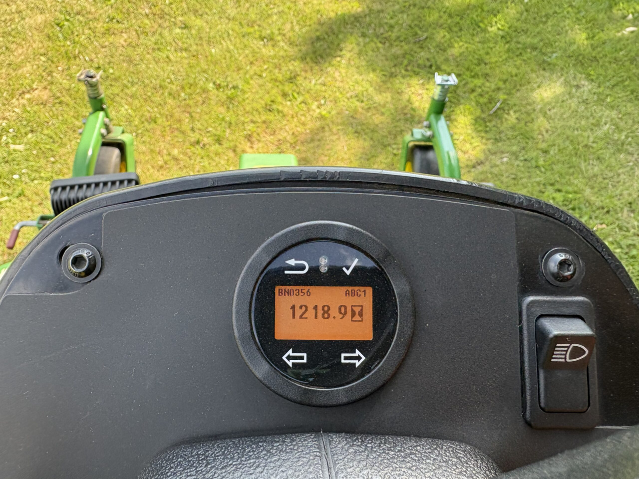 John Deere 1570 C/W 60" rear discharge deck - Gräsklippare: bild 5 John Deere 1570 C/W 60" rear discharge deck - Gräsklippare: bild 5