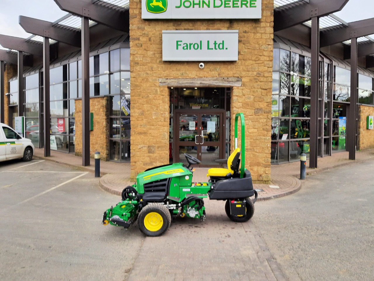 John Deere 2653B utility triple mower - Gräsklippare: bild 2 John Deere 2653B utility triple mower - Gräsklippare: bild 2