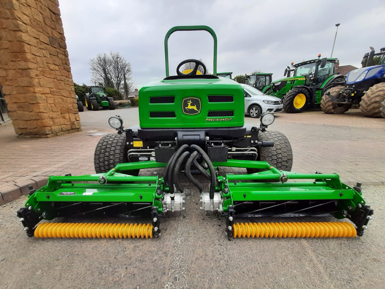 John Deere 2653B utility triple mower - Gräsklippare: bild 4 John Deere 2653B utility triple mower - Gräsklippare: bild 4
