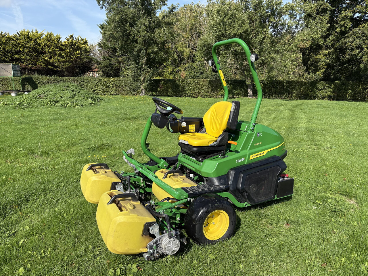 John Deere 2750E Triple Mower - Gräsklippare: bild 1 John Deere 2750E Triple Mower - Gräsklippare: bild 1