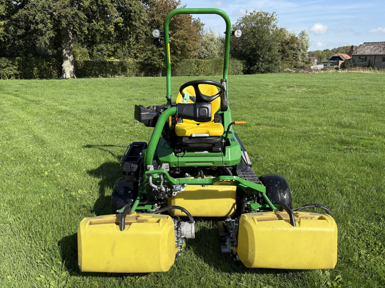 John Deere 2750E Triple Mower - Gräsklippare: bild 2 John Deere 2750E Triple Mower - Gräsklippare: bild 2