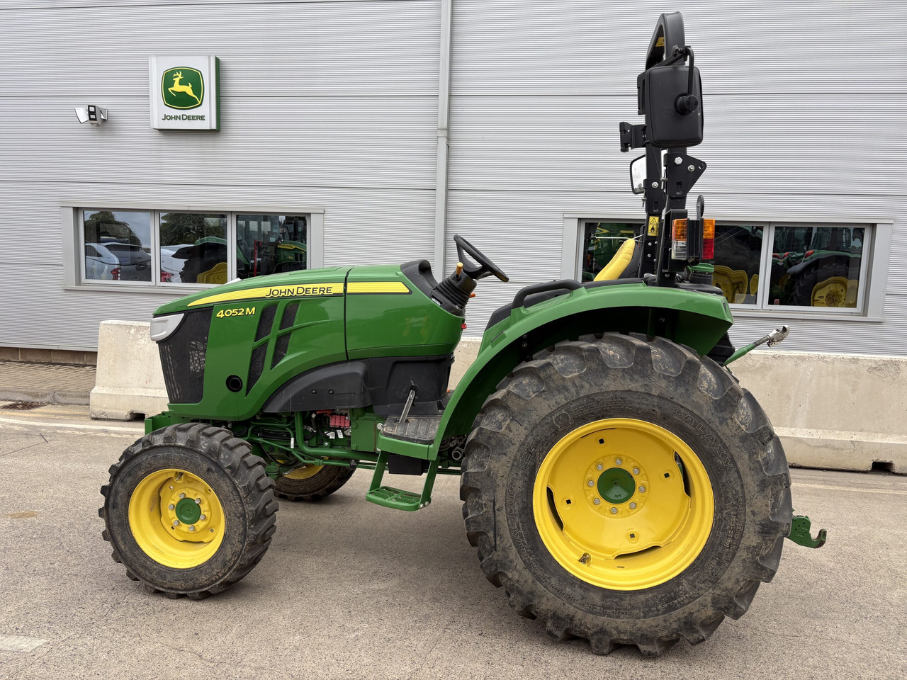 John Deere 4052M Compact Tractor - Minitraktor: bild 1 John Deere 4052M Compact Tractor - Minitraktor: bild 1