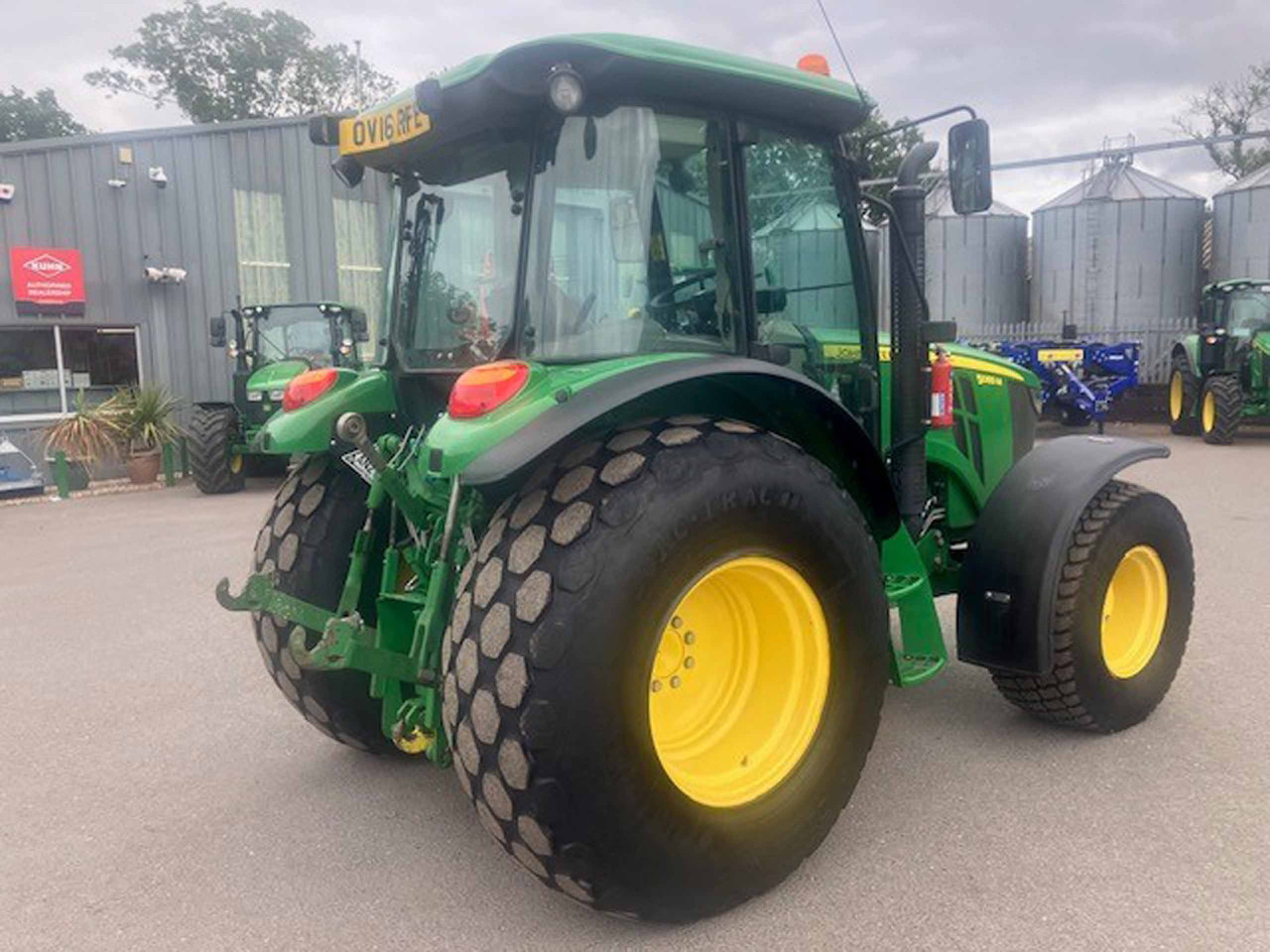 Traktor John Deere 5085M: bild 6