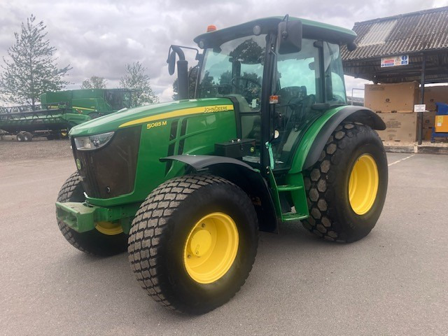 John Deere 5085M - Traktor: bild 1 John Deere 5085M - Traktor: bild 1