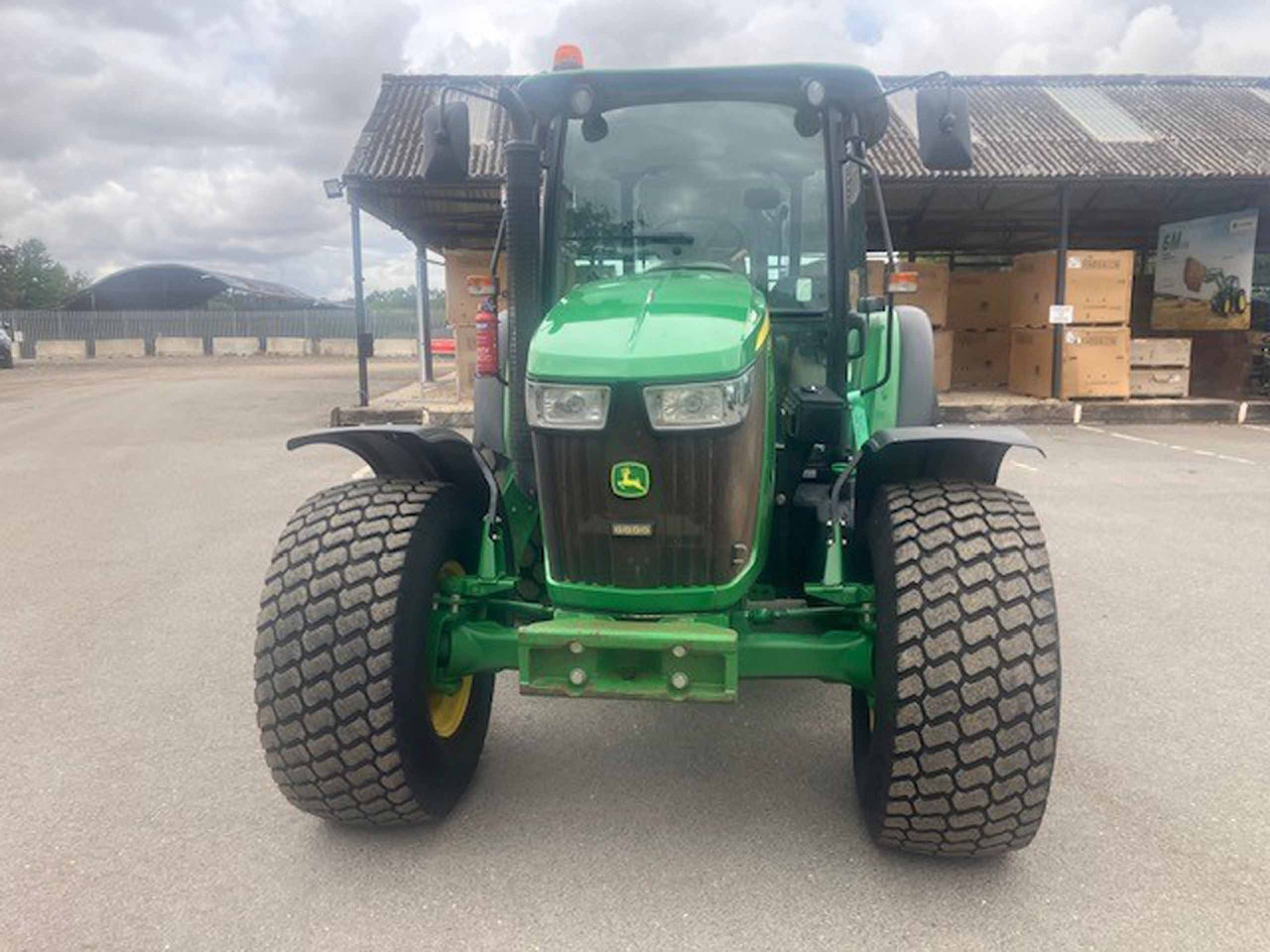 John Deere 5085M - Traktor: bild 3 John Deere 5085M - Traktor: bild 3