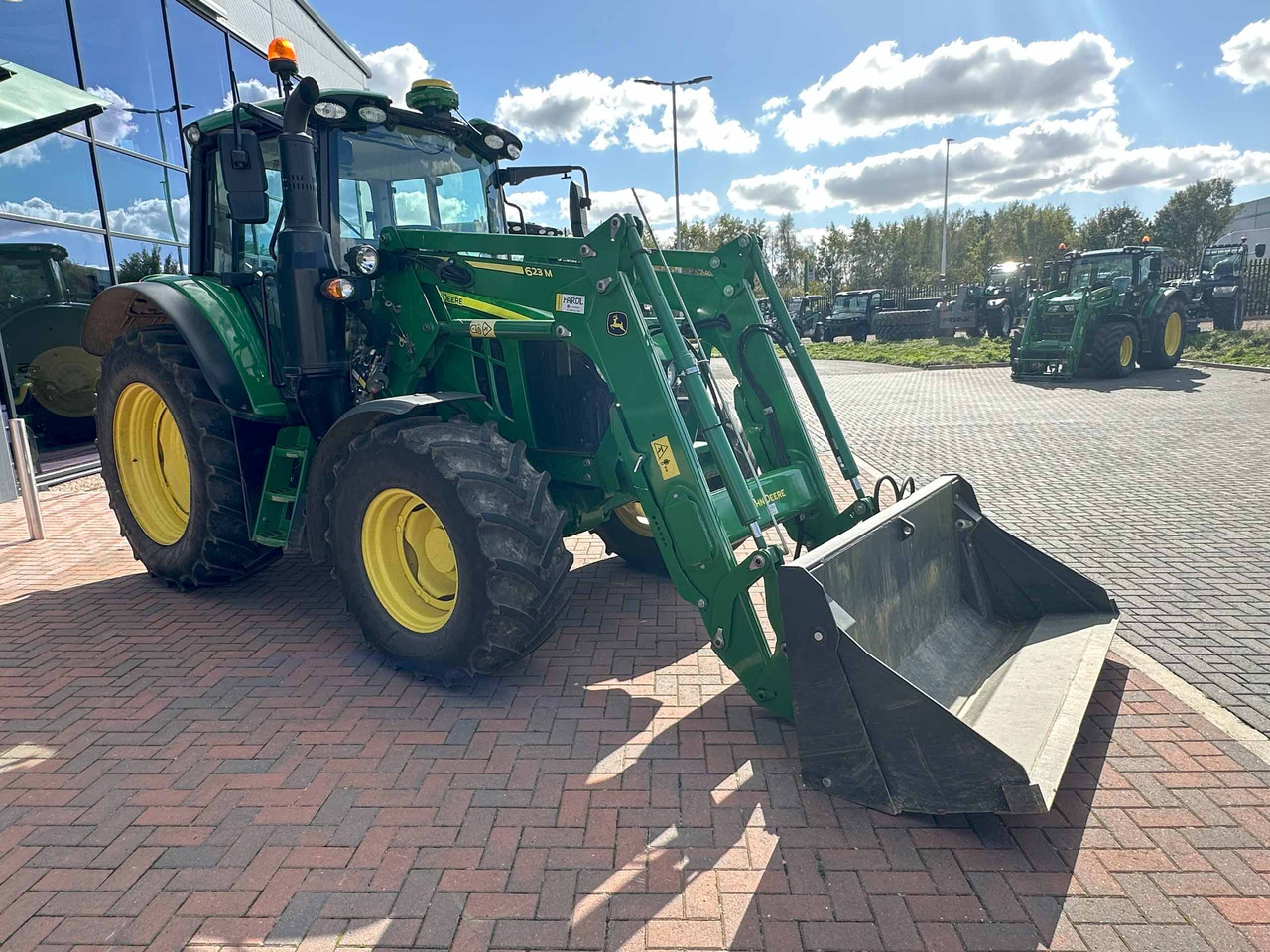 John Deere 6110M + 623M - Traktor: bild 5 John Deere 6110M + 623M - Traktor: bild 5