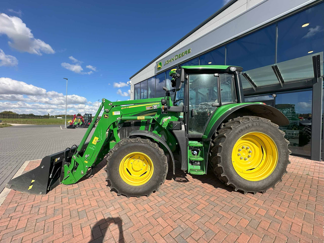 John Deere 6110M + 623M - Traktor: bild 3 John Deere 6110M + 623M - Traktor: bild 3