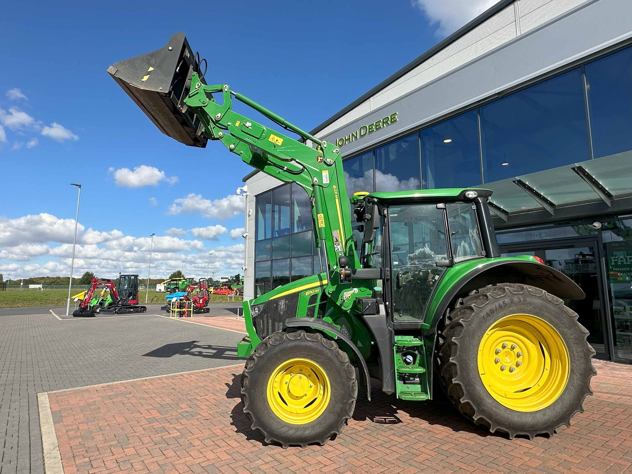 John Deere 6110M + 623M - Traktor: bild 2 John Deere 6110M + 623M - Traktor: bild 2