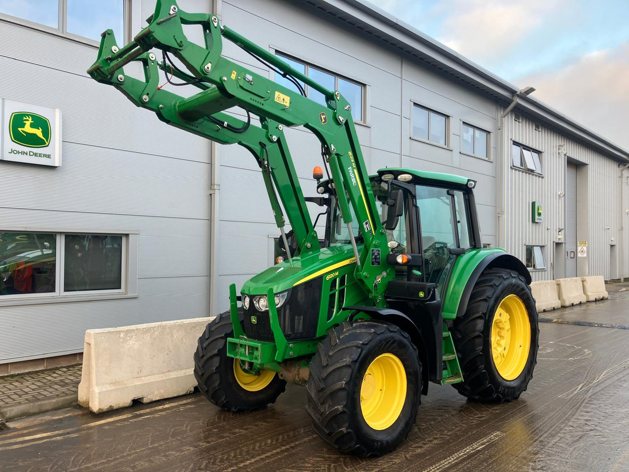 John Deere 6120M - Traktor: bild 1 John Deere 6120M - Traktor: bild 1