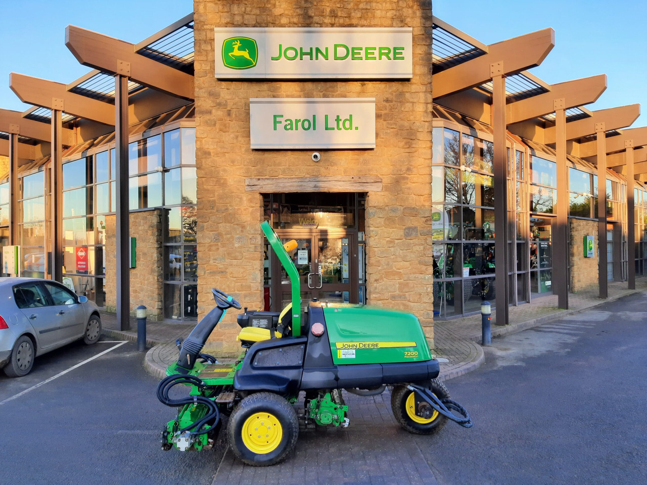 John Deere 7200 utility triple mower - Gräsklippare: bild 2 John Deere 7200 utility triple mower - Gräsklippare: bild 2