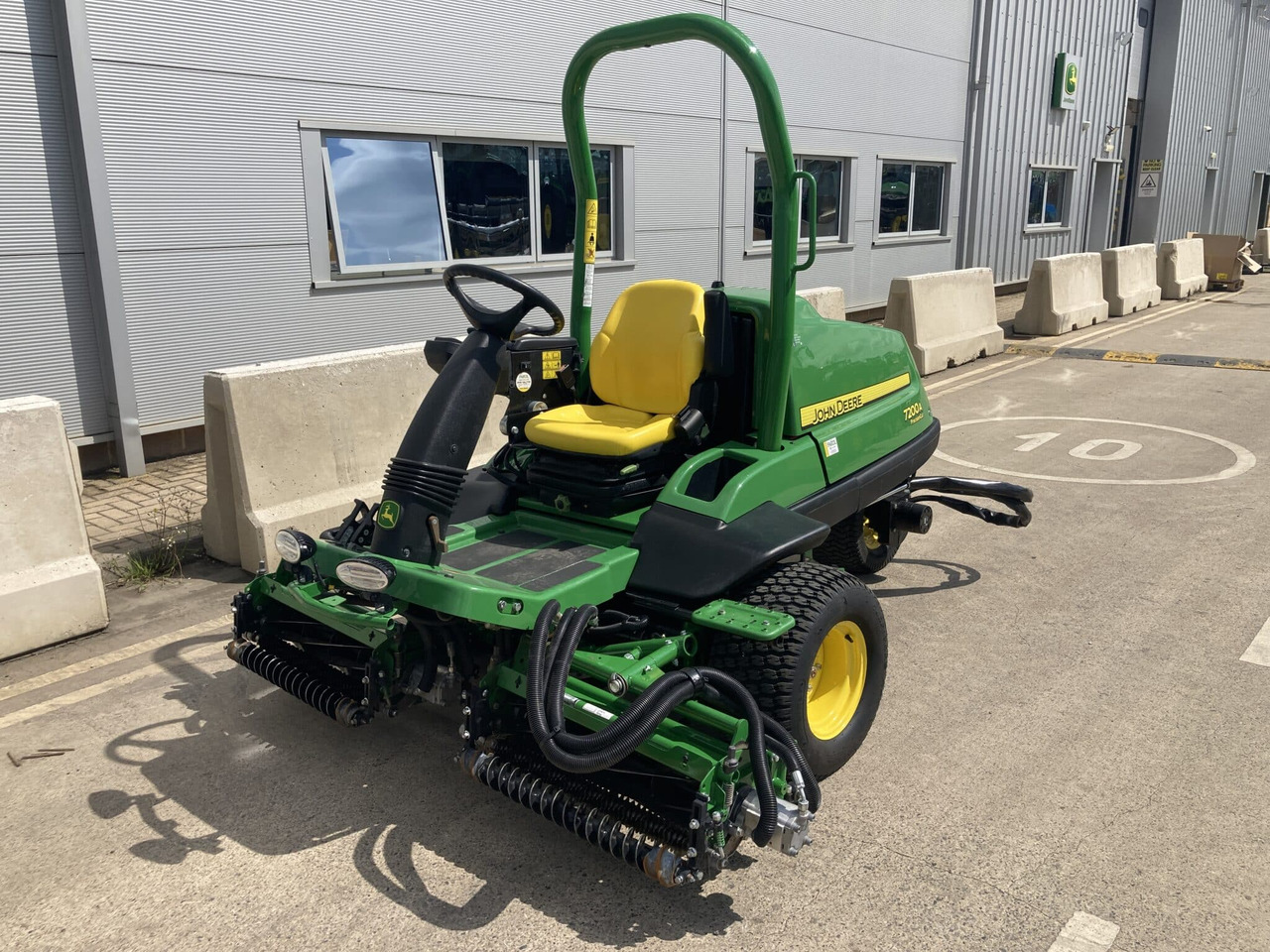 John Deere 7200A utility mower - Gräsklippare: bild 1 John Deere 7200A utility mower - Gräsklippare: bild 1