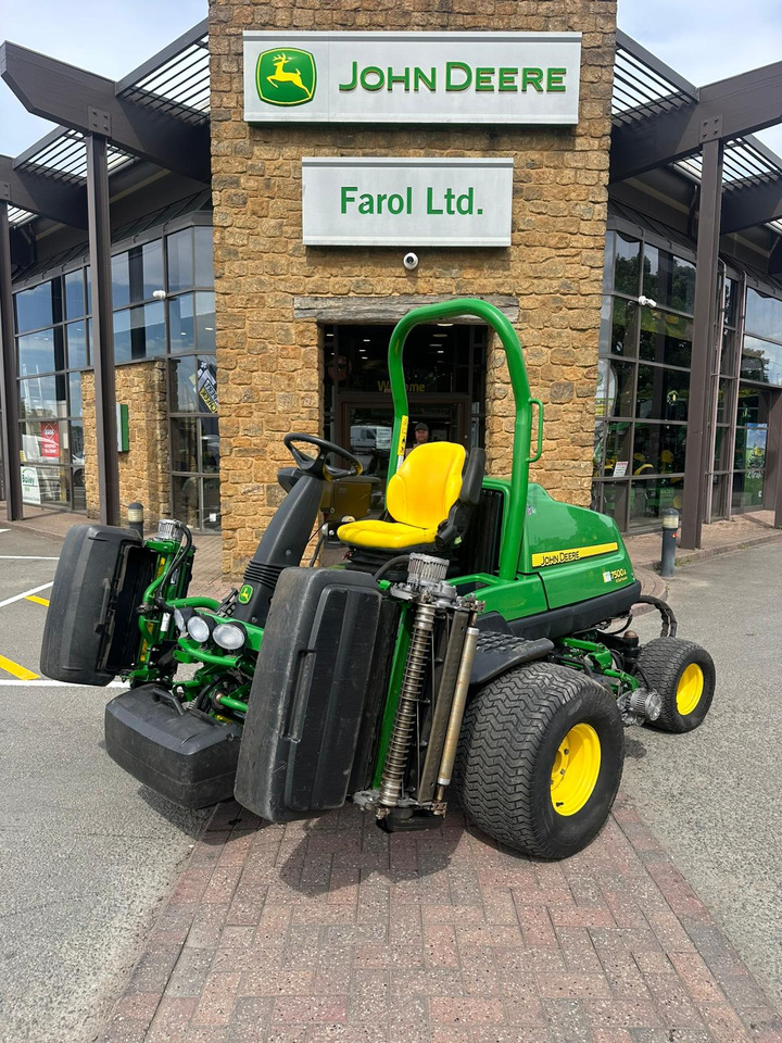 John Deere 7500AE Fairway Mower - Gräsklippare: bild 1 John Deere 7500AE Fairway Mower - Gräsklippare: bild 1