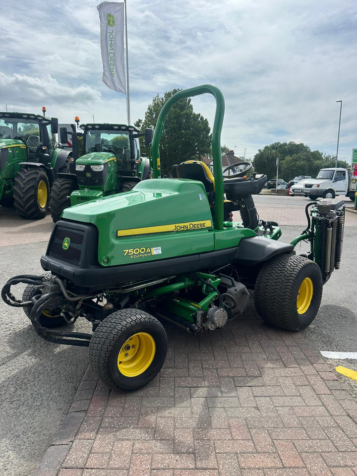 John Deere 7500AE Fairway Mower - Gräsklippare: bild 2 John Deere 7500AE Fairway Mower - Gräsklippare: bild 2