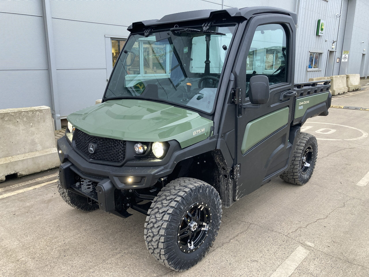 John Deere XUV875M Gator - Fyrhjuling: bild 1 John Deere XUV875M Gator - Fyrhjuling: bild 1
