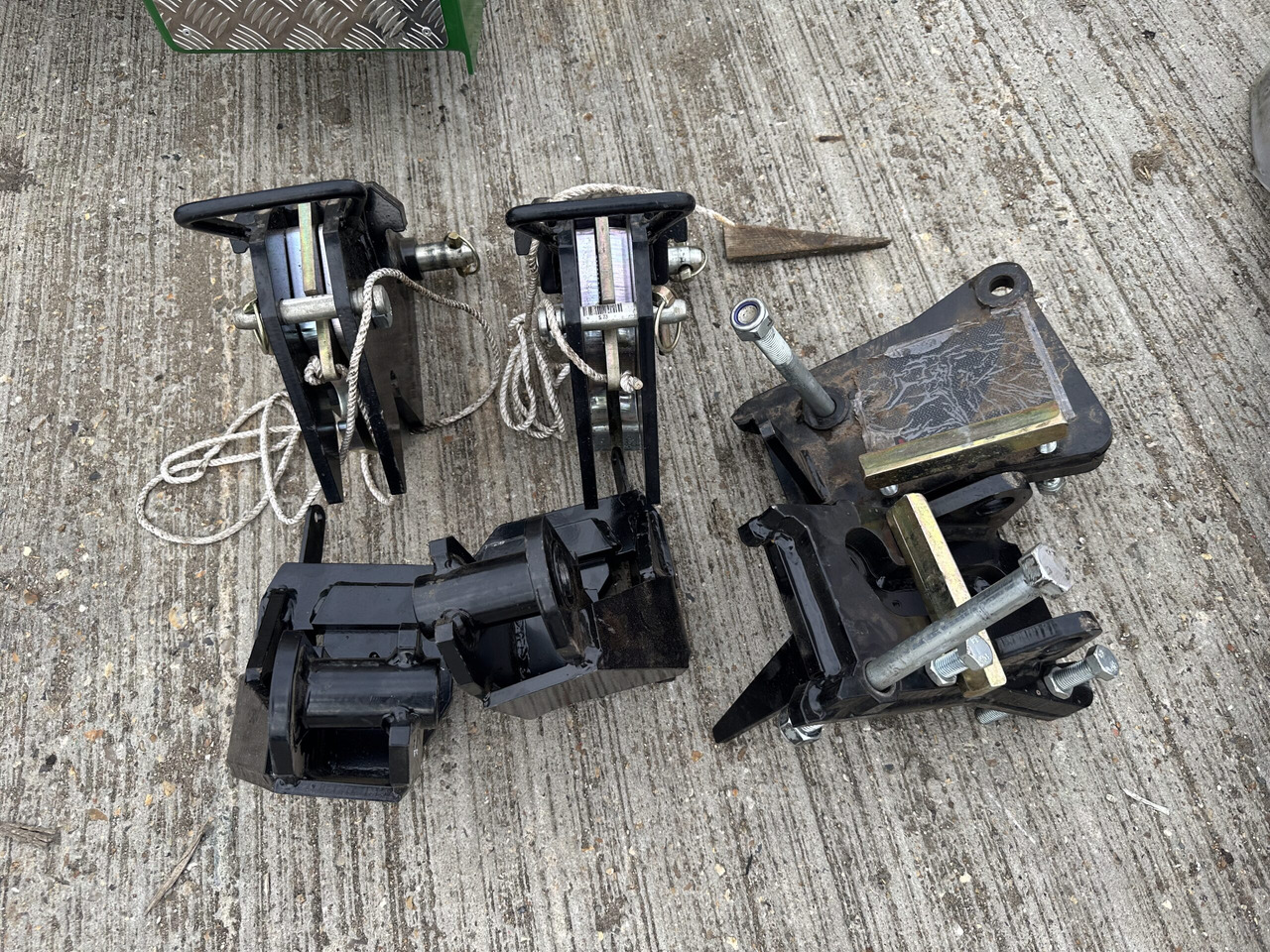McConnel JCB 4220 Fastrac axle brackets - Armklippare: bild 2 McConnel JCB 4220 Fastrac axle brackets - Armklippare: bild 2