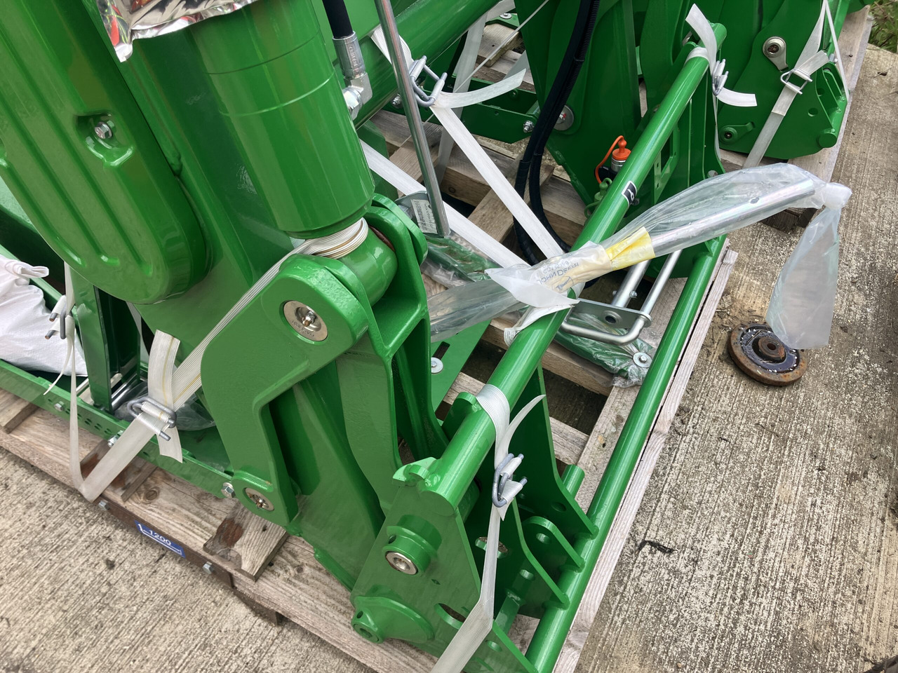 John Deere 643R Loader and Brackets - Tillbehör: bild 2 John Deere 643R Loader and Brackets - Tillbehör: bild 2