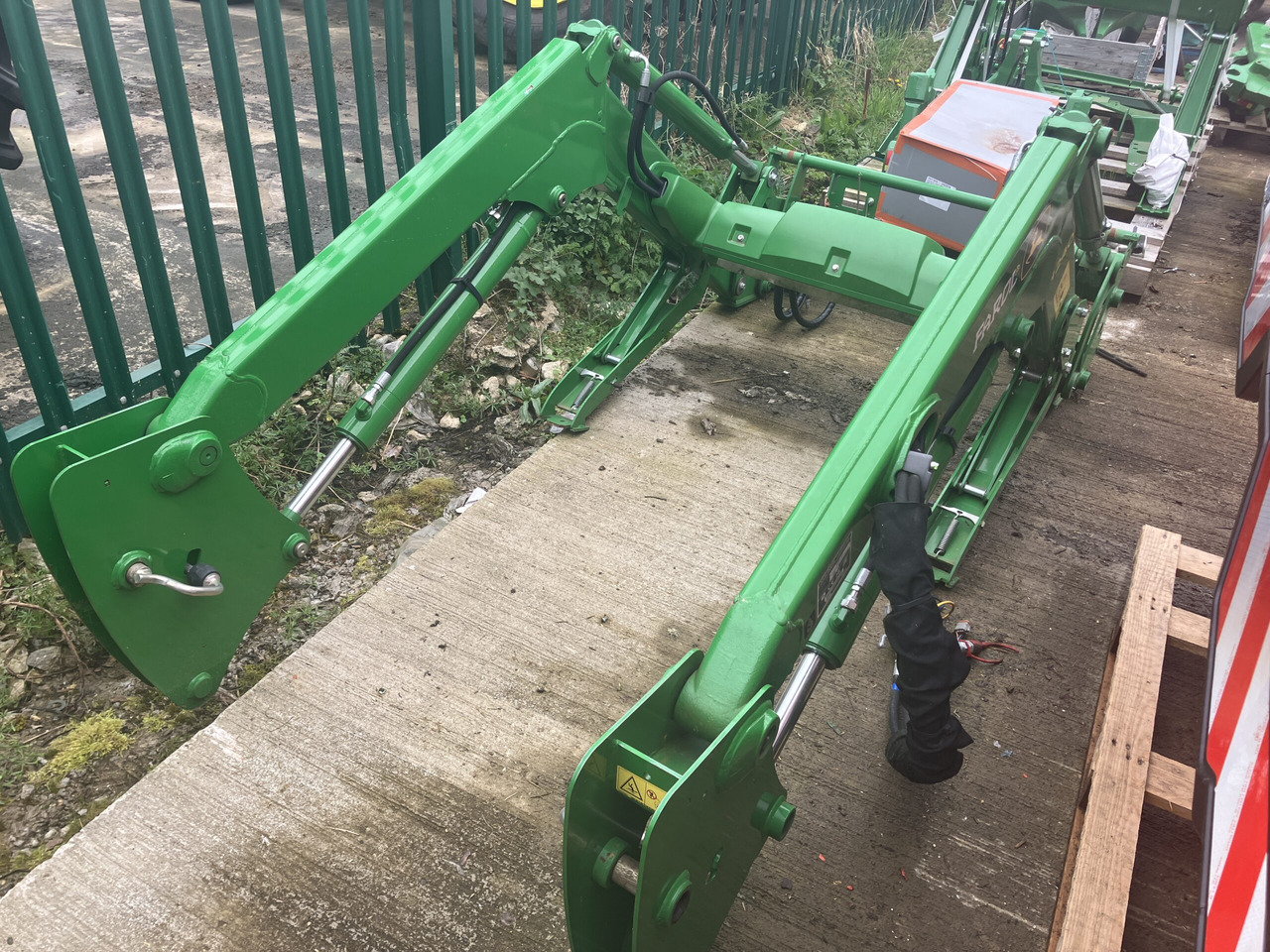 John Deere H240 Loader Boom - Tillbehör: bild 3 John Deere H240 Loader Boom - Tillbehör: bild 3