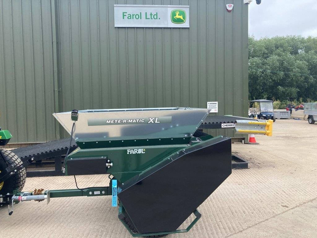 Turfco METE-R-MATIC XL Top Dresser - Trädgårdsmaskin: bild 2 Turfco METE-R-MATIC XL Top Dresser - Trädgårdsmaskin: bild 2