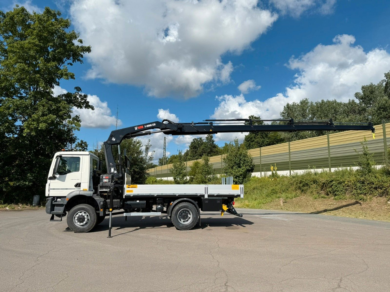 MAN TGM 18.320 4x4 Hiab 228-4 Kran - Kranbil: bild 2 MAN TGM 18.320 4x4 Hiab 228-4 Kran - Kranbil: bild 2