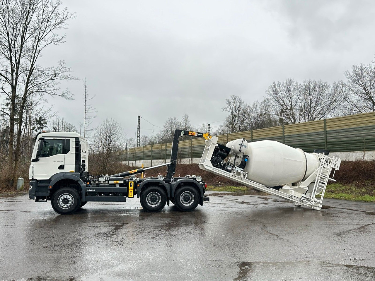 MAN TGS 33.440 6x4 Euro6e Abroller + Fahrmischer - Lastväxlare lastbil, Kranbil: bild 1 MAN TGS 33.440 6x4 Euro6e Abroller + Fahrmischer - Lastväxlare lastbil, Kranbil: bild 1