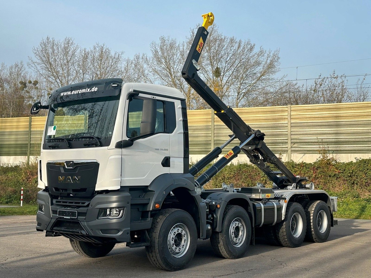 MAN TGS 35.520 8x4 Euro6e Hyva 26-55 Abrollkipper - Lastväxlare lastbil: bild 1 MAN TGS 35.520 8x4 Euro6e Hyva 26-55 Abrollkipper - Lastväxlare lastbil: bild 1
