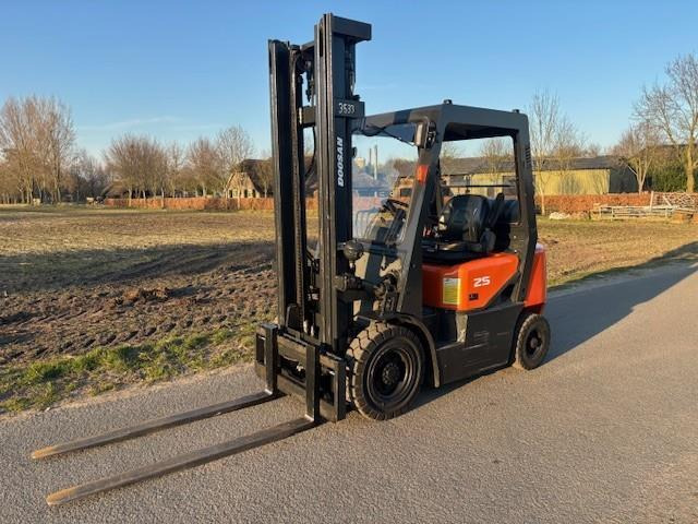 Doosan G25G LP Vorkheftruck Side-shift - Gasoltruck: bild 1 Doosan G25G LP Vorkheftruck Side-shift - Gasoltruck: bild 1