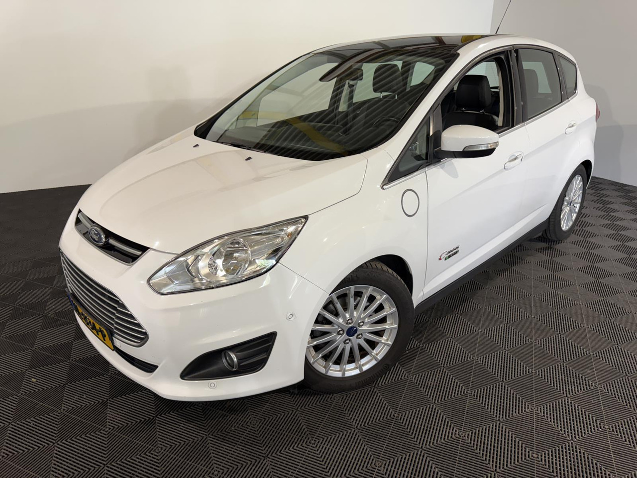 Ford C-Max 2.0 Plug-in Hybrid Titanium Plus | 2015 | 233.632 km | HL-834-P - Personbil: bild 1 Ford C-Max 2.0 Plug-in Hybrid Titanium Plus | 2015 | 233.632 km | HL-834-P - Personbil: bild 1