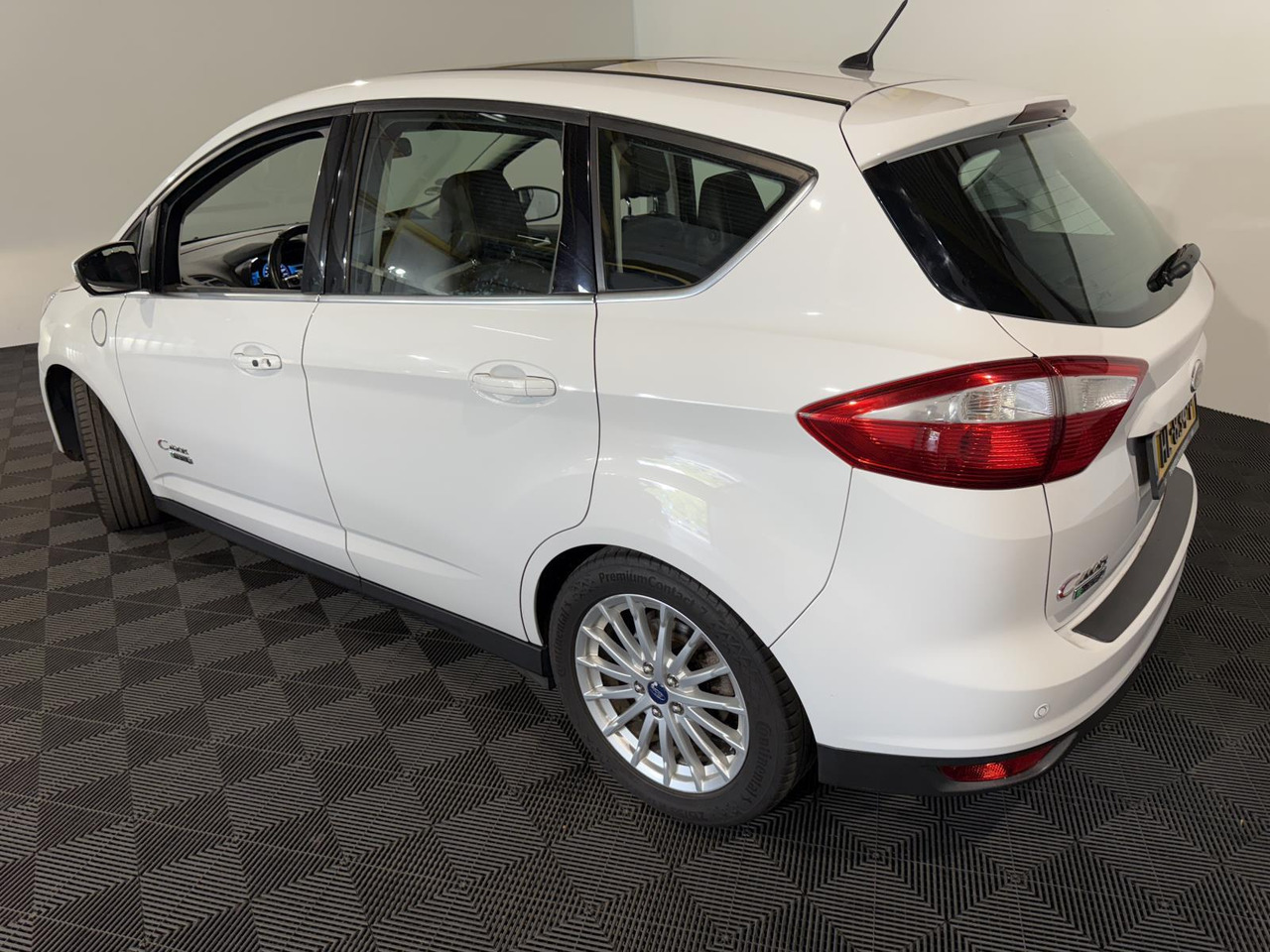 Ford C-Max 2.0 Plug-in Hybrid Titanium Plus | 2015 | 233.632 km | HL-834-P - Personbil: bild 3 Ford C-Max 2.0 Plug-in Hybrid Titanium Plus | 2015 | 233.632 km | HL-834-P - Personbil: bild 3