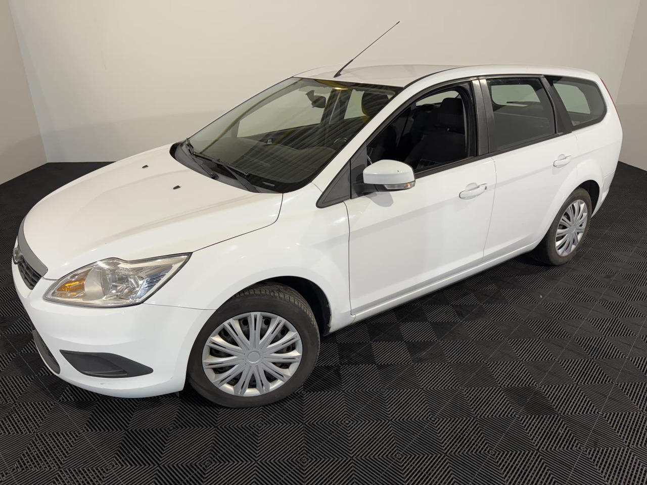 Ford Focus Wagon 1.6 Comfort 33-LKG-1 283.490 km - Personbil: bild 1 Ford Focus Wagon 1.6 Comfort 33-LKG-1 283.490 km - Personbil: bild 1