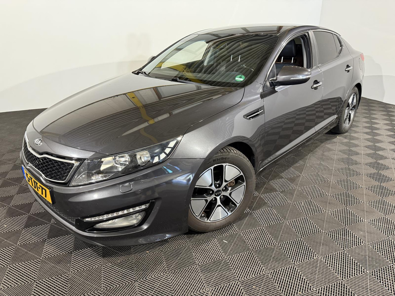 Kia | Optima | 2.0 CVVT Hybrid Super Pack | 2014 | 260.693 km | 5TJT77 | Automaat | Logisch - Sedan: bild 1 Kia | Optima | 2.0 CVVT Hybrid Super Pack | 2014 | 260.693 km | 5TJT77 | Automaat | Logisch - Sedan: bild 1