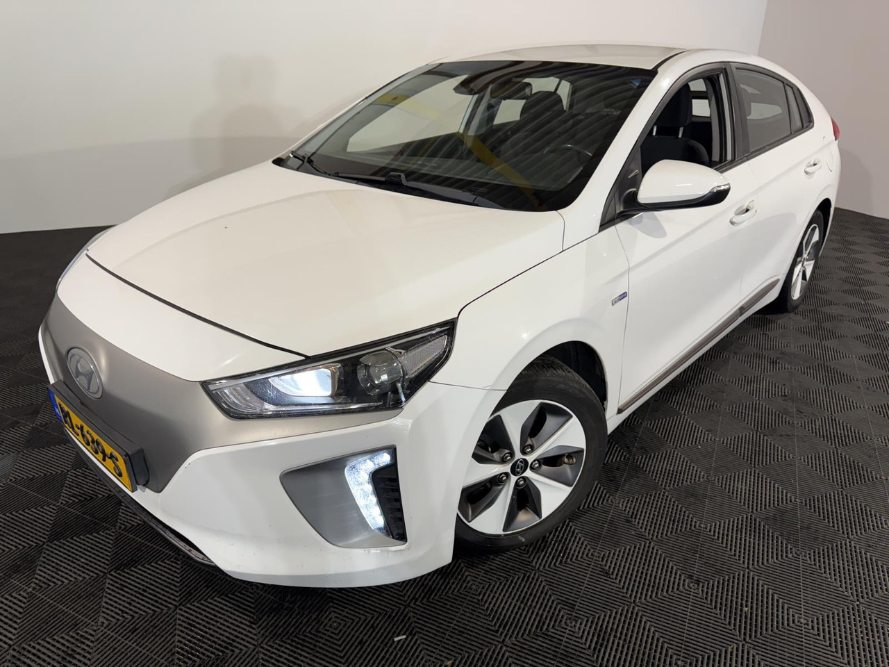 Kia | Stonic | 1.0 T-GDi DynamicLine | 2018 | 230.603 km | RL369S | Logisch - SUV: bild 1 Kia | Stonic | 1.0 T-GDi DynamicLine | 2018 | 230.603 km | RL369S | Logisch - SUV: bild 1