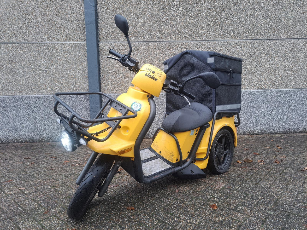 Ligier L2e-P Postscooter - Motorcykel: bild 1 Ligier L2e-P Postscooter - Motorcykel: bild 1