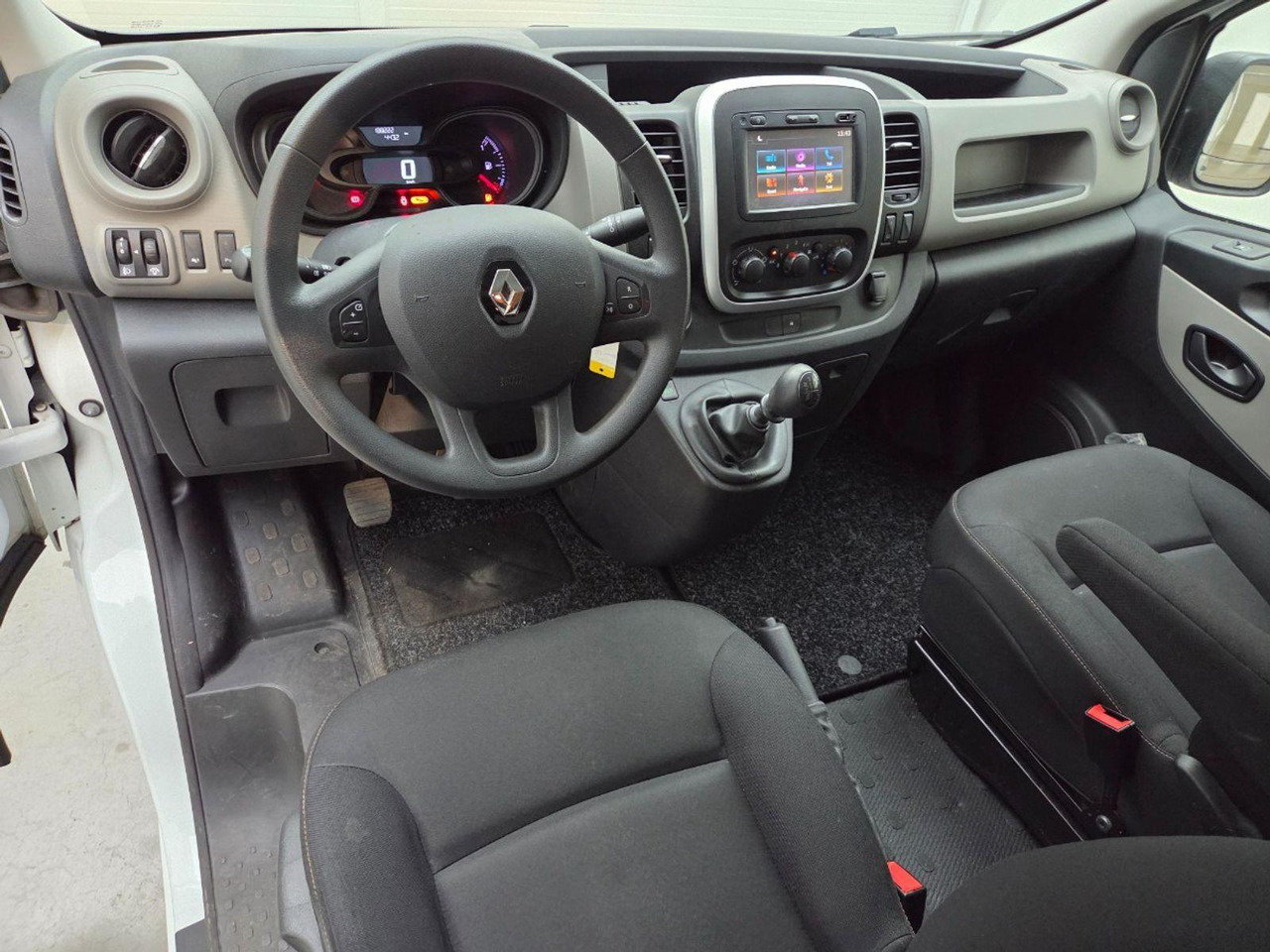 Renault Trafic 1.6 dCi T29 L1H1 Comfort Energy | 2018 | 188.221 km | V327TJ | NAP: Logisch - Övrig maskin: bild 5 Renault Trafic 1.6 dCi T29 L1H1 Comfort Energy | 2018 | 188.221 km | V327TJ | NAP: Logisch - Övrig maskin: bild 5
