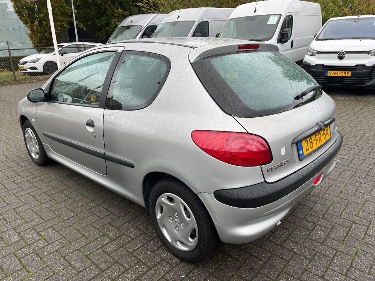 Peugeot 206 1.1 XR | 2000 | 69.922 km | 28FRBN | NAP: Logisch - Hatchback/ Halvkombi: bild 3 Peugeot 206 1.1 XR | 2000 | 69.922 km | 28FRBN | NAP: Logisch - Hatchback/ Halvkombi: bild 3