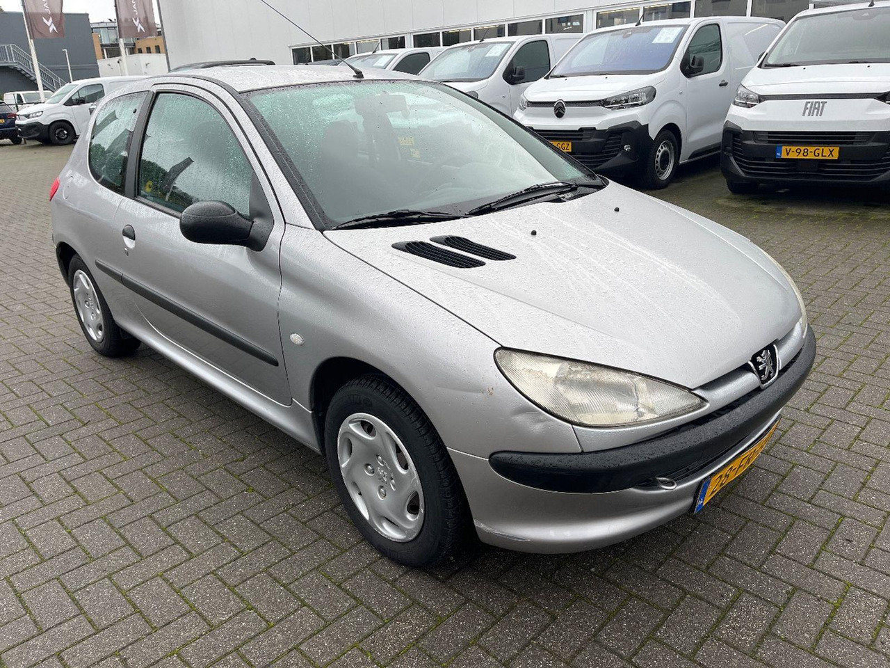 Peugeot 206 1.1 XR | 2000 | 69.922 km | 28FRBN | NAP: Logisch - Hatchback/ Halvkombi: bild 2 Peugeot 206 1.1 XR | 2000 | 69.922 km | 28FRBN | NAP: Logisch - Hatchback/ Halvkombi: bild 2